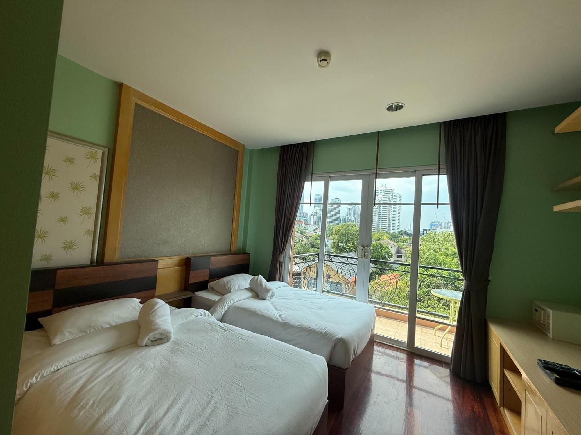 Greenview Ekkamai10 Suite Bangkok Luaran gambar