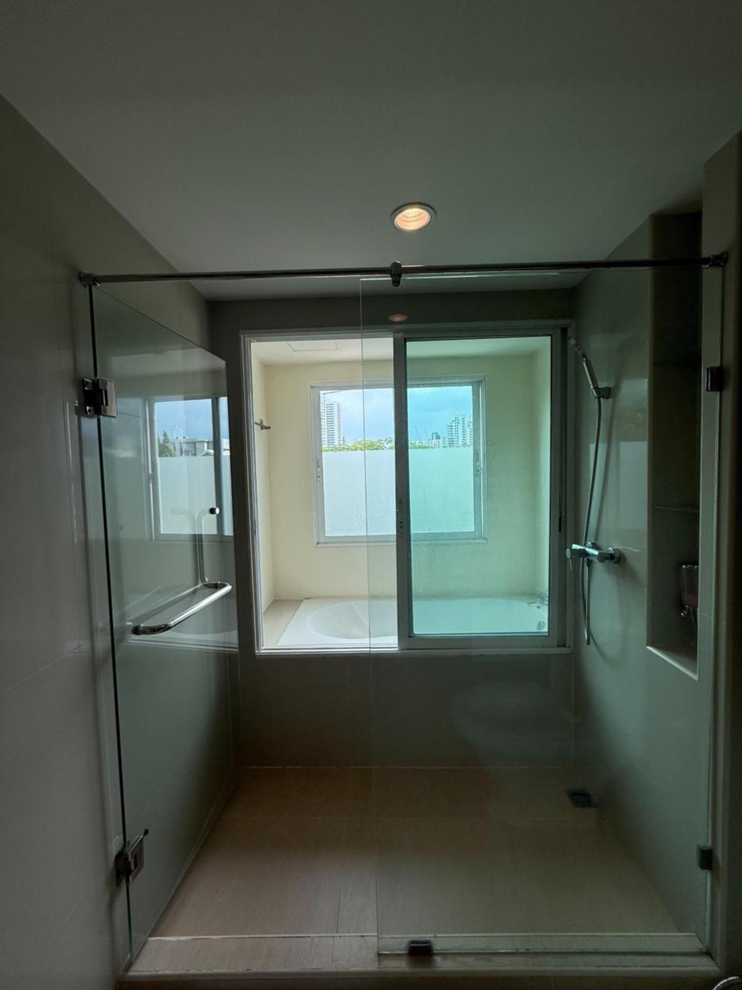 Greenview Ekkamai10 Suite Bangkok Luaran gambar