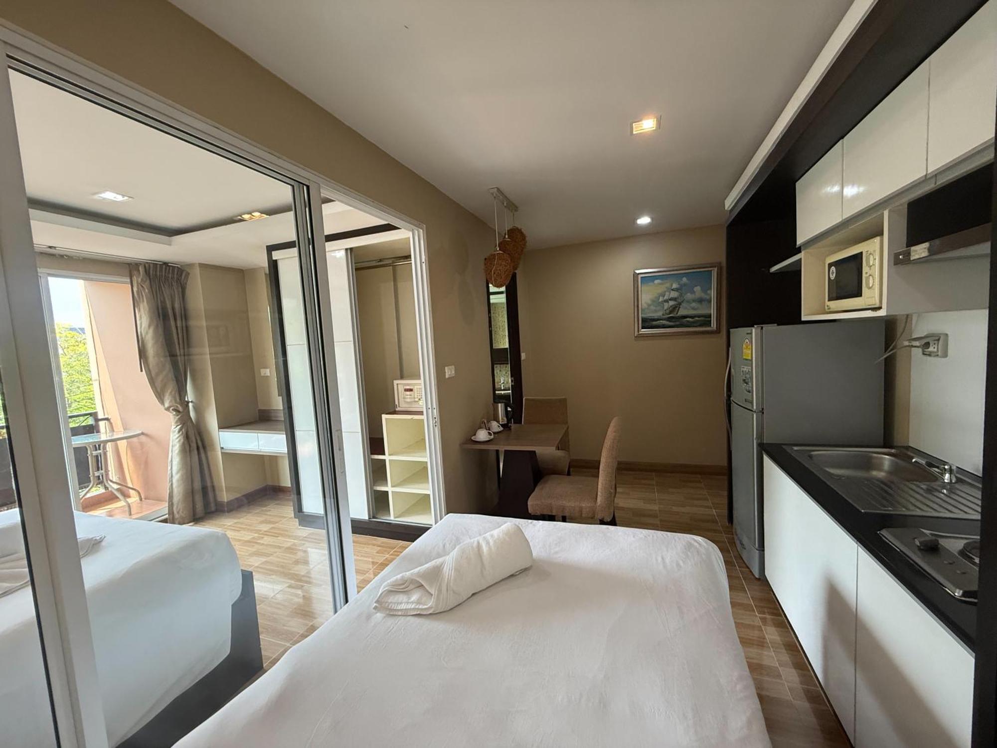 Greenview Ekkamai10 Suite Bangkok Luaran gambar