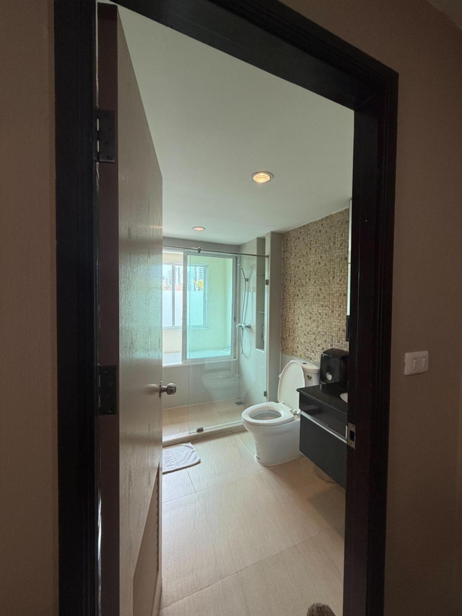 Greenview Ekkamai10 Suite Bangkok Luaran gambar